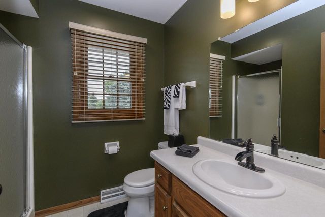 W160N10664 Fieldstone PASS, Germantown, WI 53022