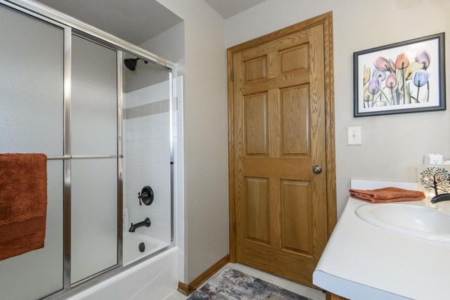 W160N10664 Fieldstone PASS, Germantown, WI 53022