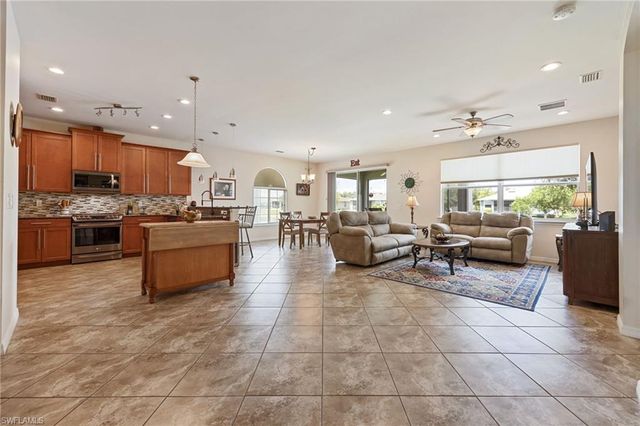 8648 Lake Front CT, Punta Gorda, FL 33950