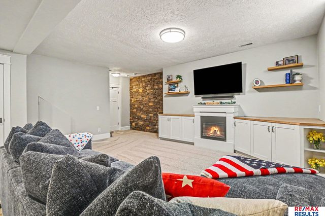 2108 S 181 Circle, Omaha, NE 68130