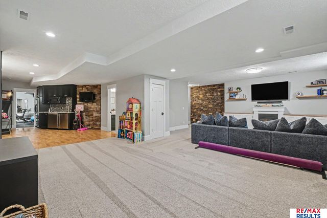 2108 S 181 Circle, Omaha, NE 68130