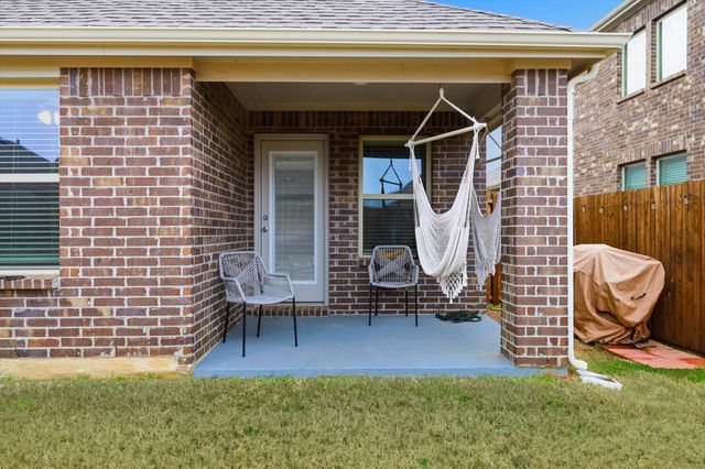 2933 Pinecrest Drive, Aubrey, TX 76227