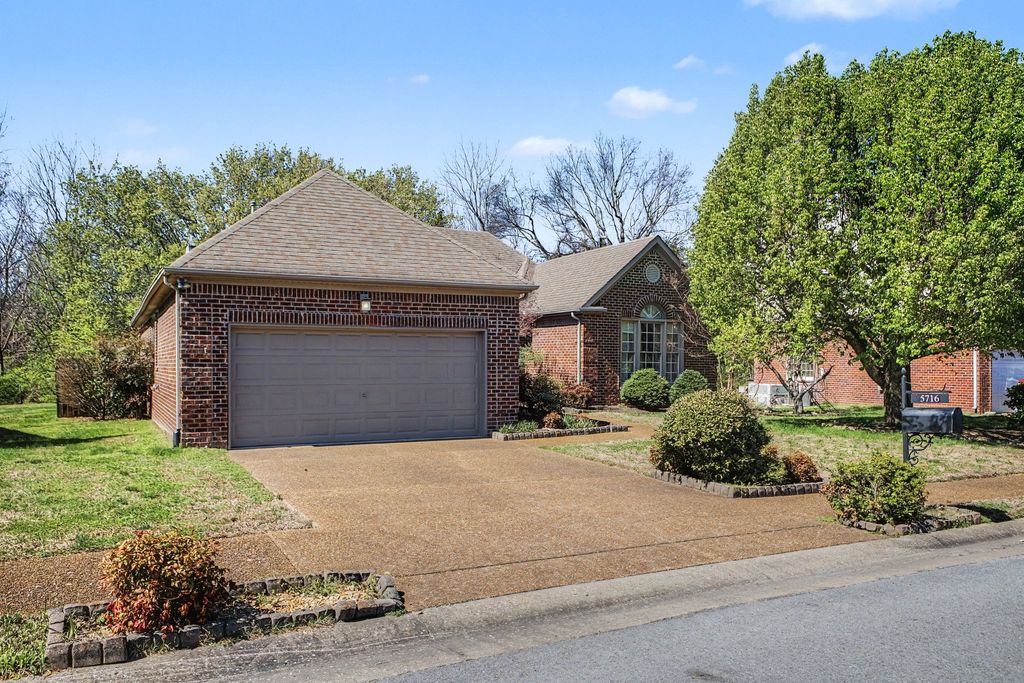 5716 Chadwick Ln, Brentwood, TN 37027