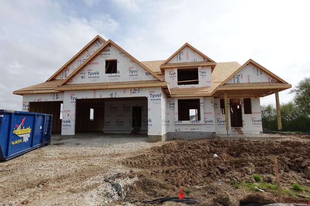 1301 Lynn CIRCLE, Oconomowoc, WI 53066