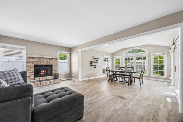 6155 Ivy Drive, Lisle, IL 60532