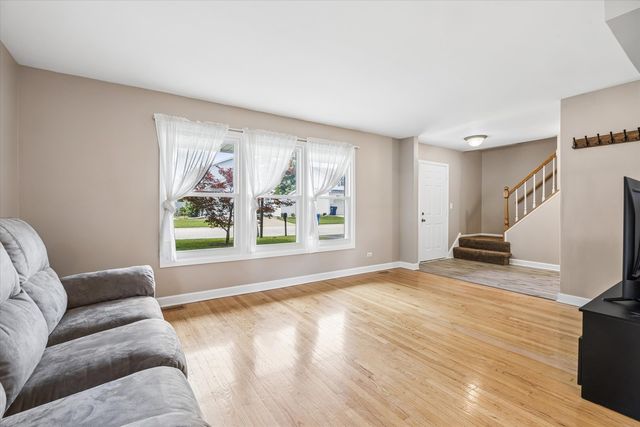 6155 Ivy Drive, Lisle, IL 60532