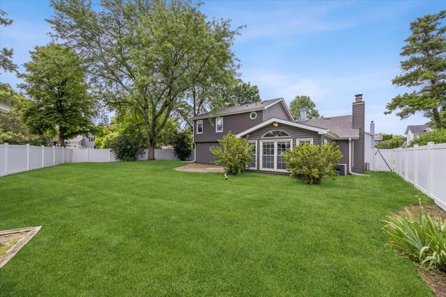 6155 Ivy Drive, Lisle, IL 60532