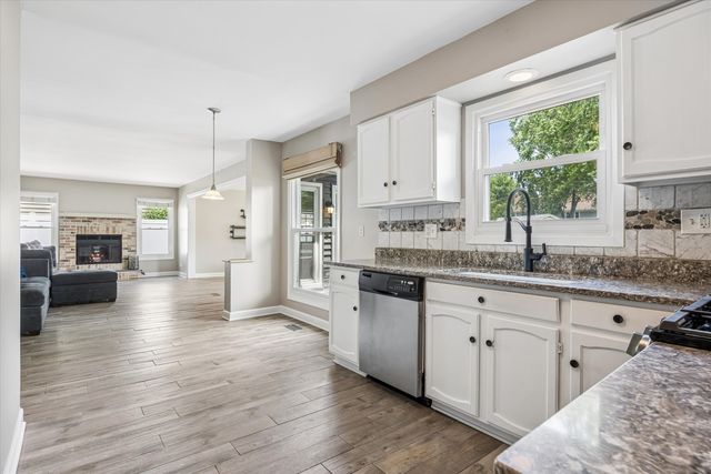 6155 Ivy Drive, Lisle, IL 60532