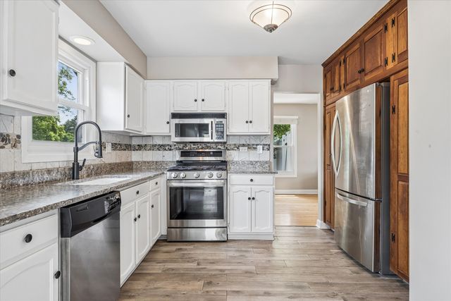 6155 Ivy Drive, Lisle, IL 60532