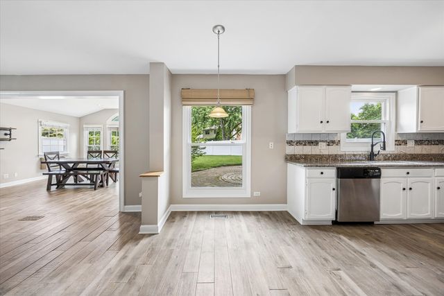 6155 Ivy Drive, Lisle, IL 60532