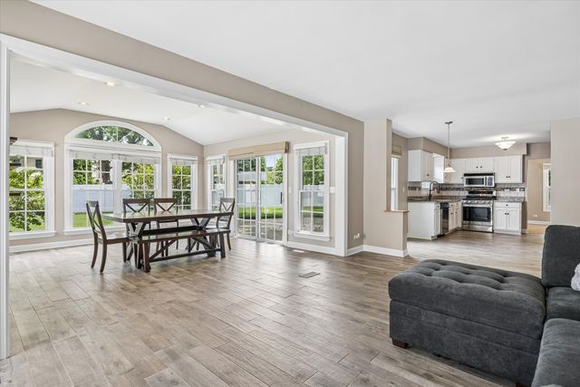 6155 Ivy Drive, Lisle, IL 60532