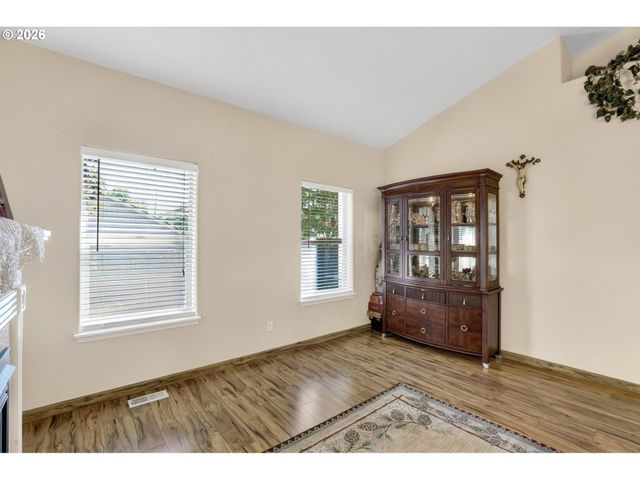 5440 Se OGDEN St, Portland, OR 97206