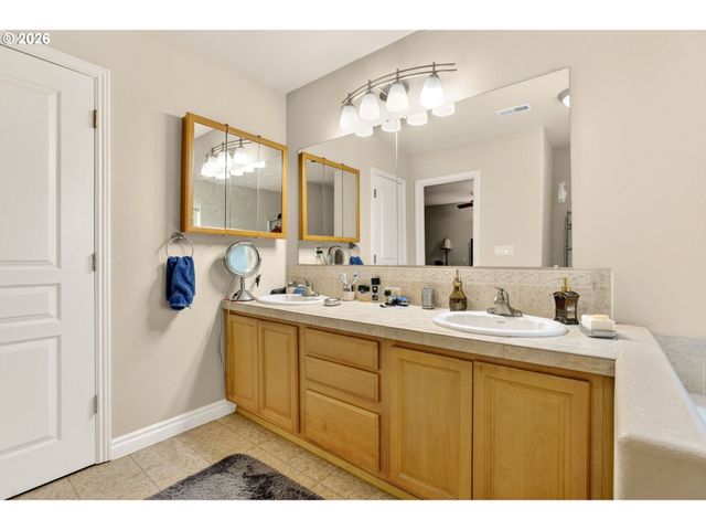 5440 Se OGDEN St, Portland, OR 97206