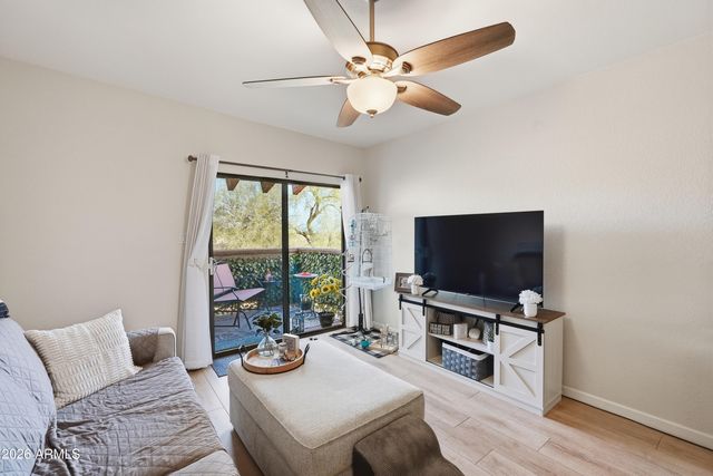 5757 W EUGIE Avenue 2062, Glendale, AZ 85304