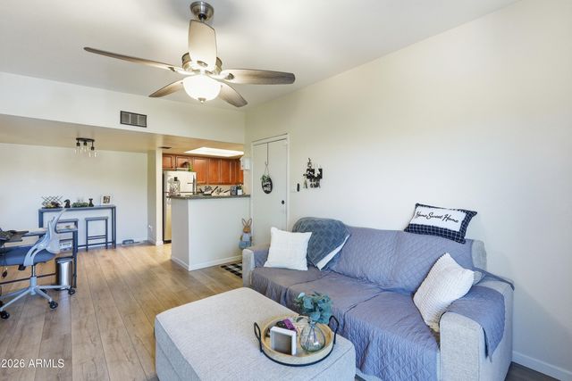 5757 W EUGIE Avenue 2062, Glendale, AZ 85304