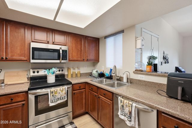 5757 W EUGIE Avenue 2062, Glendale, AZ 85304