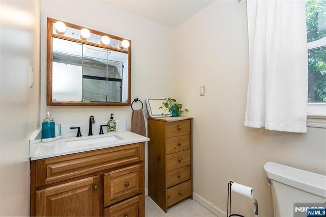 51 Ringwood Avenue, Pompton Lakes, NJ 07442