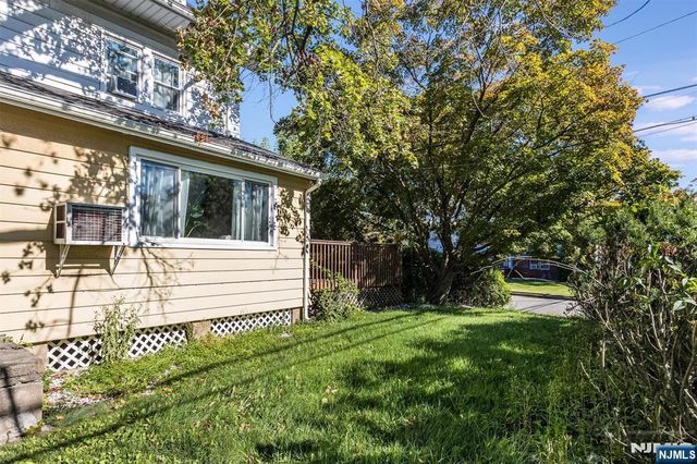 51 Ringwood Avenue, Pompton Lakes, NJ 07442
