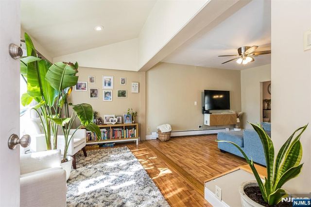 51 Ringwood Avenue, Pompton Lakes, NJ 07442