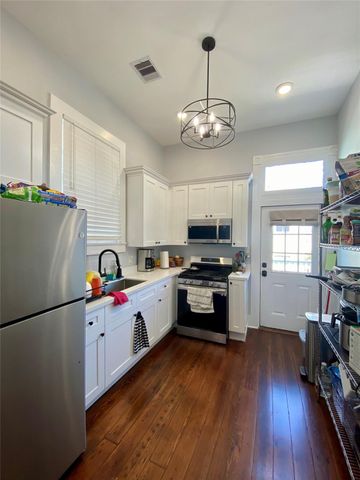 1602 Avenue L, Galveston, TX 77550