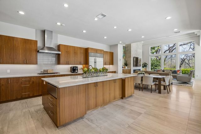 18752 Wainsborough Lane, Dallas, TX 75287