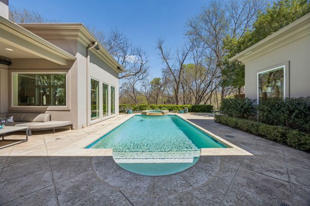 18752 Wainsborough Lane, Dallas, TX 75287