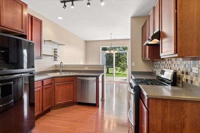 403 Bluegrass Parkway, Oswego, IL 60543