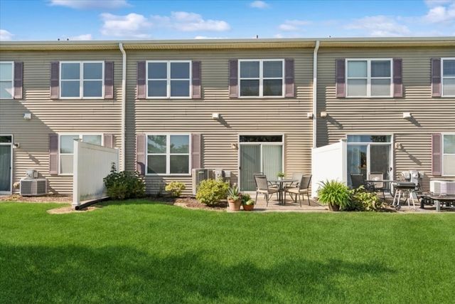 403 Bluegrass Parkway, Oswego, IL 60543