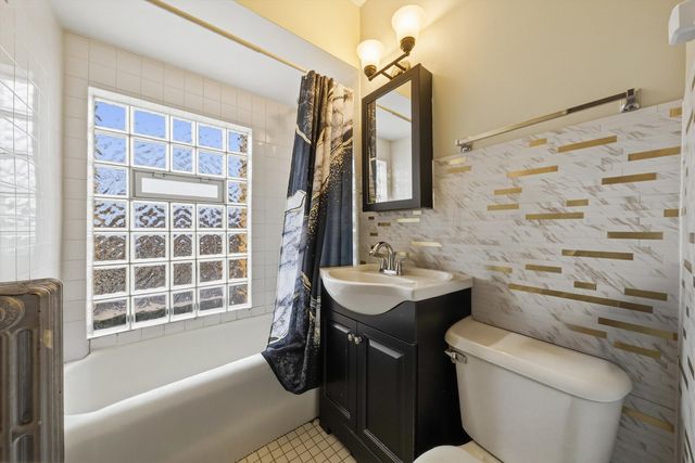 600 ELGIN Avenue 3B, Forest Park, IL 60130