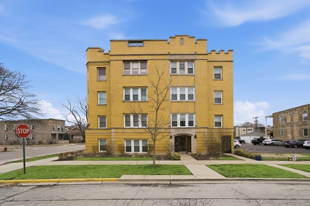 600 ELGIN Avenue 3B, Forest Park, IL 60130