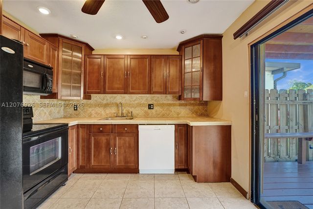 11154 NW 37th St, Sunrise, FL 33351