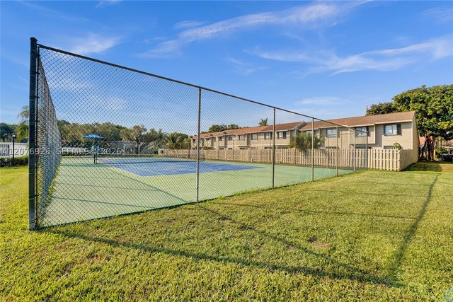 11154 NW 37th St, Sunrise, FL 33351