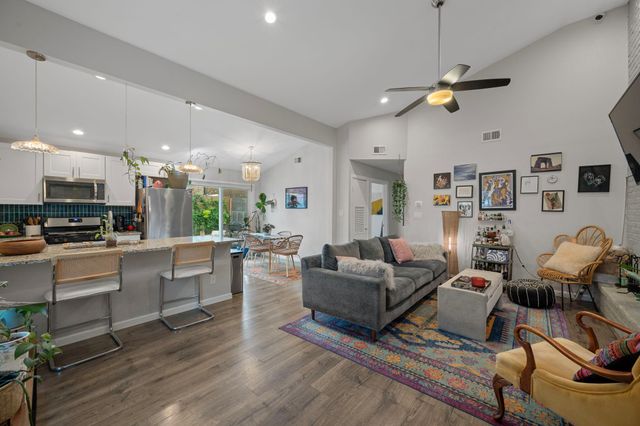 1307 E Saint Johns Ave B, Austin, TX 78752