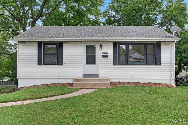 10832 Saint Henry Court, St Ann, MO 63074