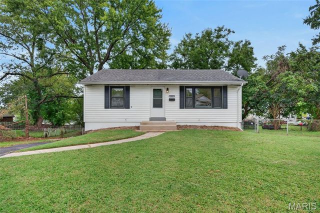 10832 Saint Henry Court, St Ann, MO 63074