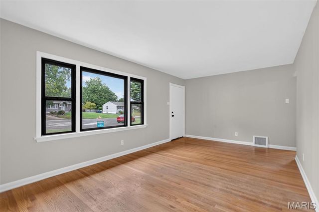 10832 Saint Henry Court, St Ann, MO 63074