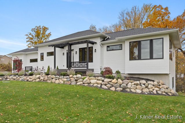 9465 Wabasis Pointe Drive, Greenville, MI 48838