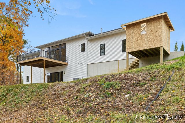 9465 Wabasis Pointe Drive, Greenville, MI 48838