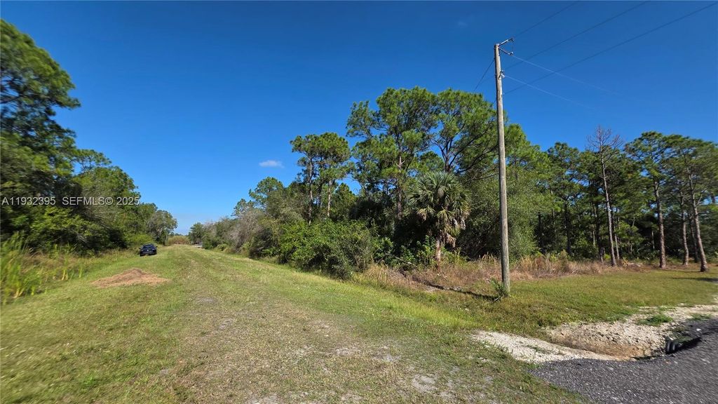 Image 6 of property listing at 645 S Jasmine ST, Clewiston, FL 33440