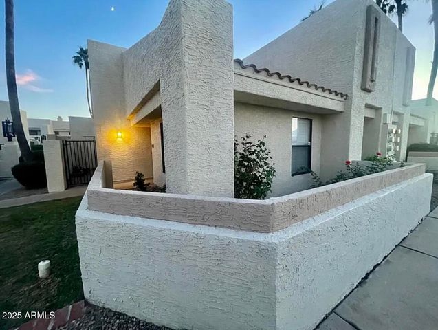 861 E LOLA Drive, Phoenix, AZ 85022