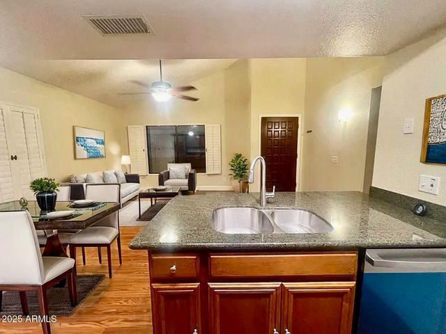 861 E LOLA Drive, Phoenix, AZ 85022