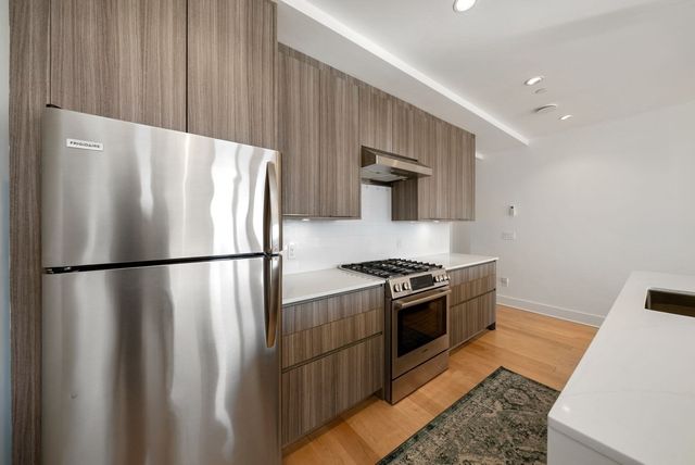 240 Salem St 3B, Medford, MA 02155