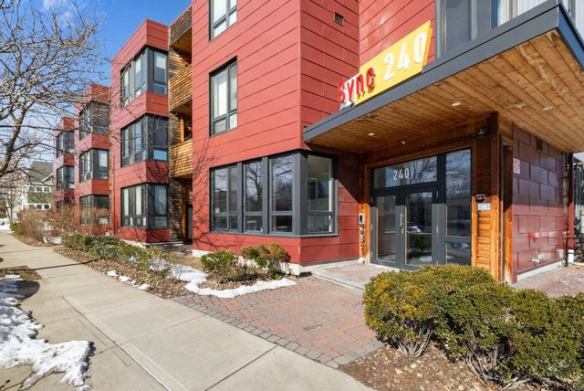 240 Salem St 3B, Medford, MA 02155
