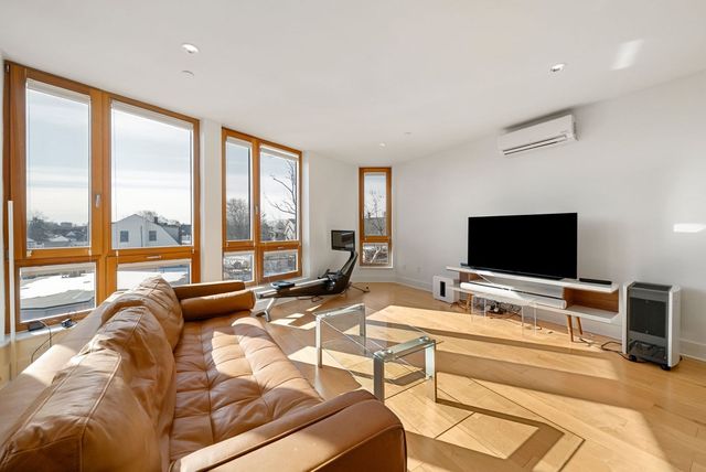 240 Salem St 3B, Medford, MA 02155