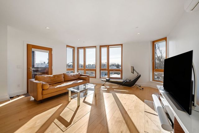240 Salem St 3B, Medford, MA 02155