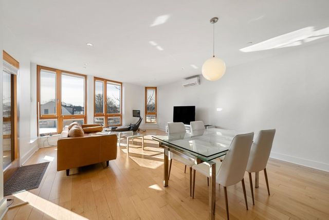 240 Salem St 3B, Medford, MA 02155