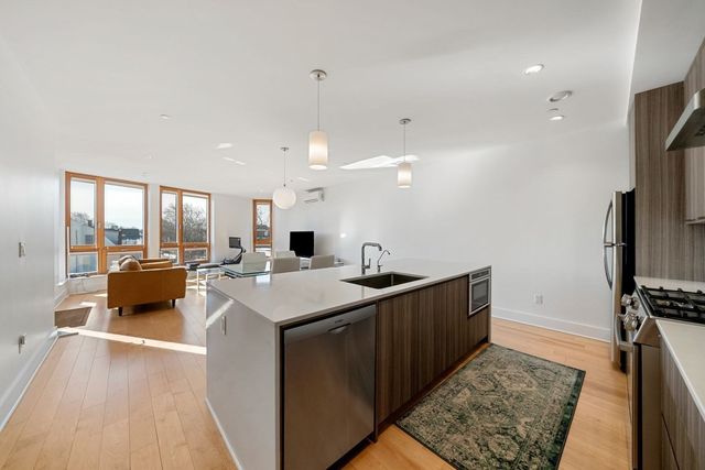 240 Salem St 3B, Medford, MA 02155
