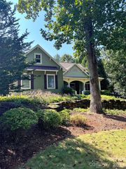 184 Benhurst Court, Hendersonville, NC 28791
