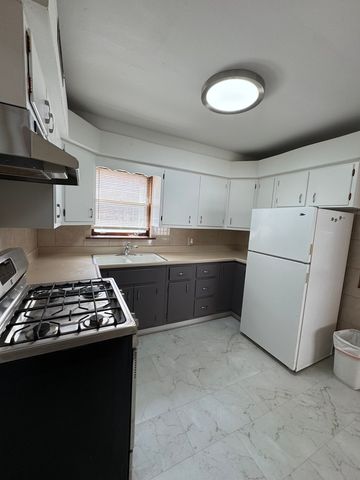8338 S Yates Boulevard, Chicago, IL 60617