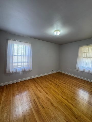 8338 S Yates Boulevard, Chicago, IL 60617